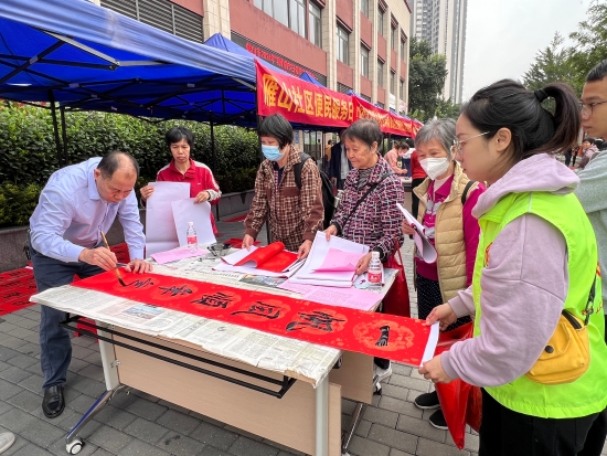 已處理1706776439488書(shū)法家現(xiàn)場(chǎng)即席揮毫.jpg